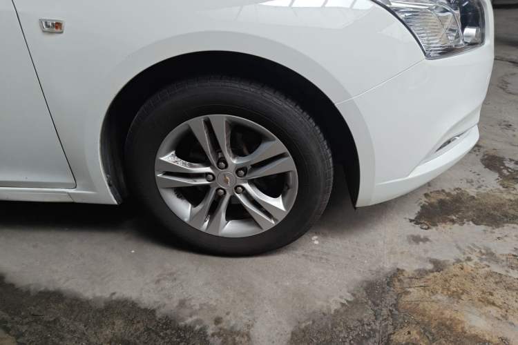 Used Chevrolet Cruze 2015 1.5L Classic SE AT Right Front Wheel Hub