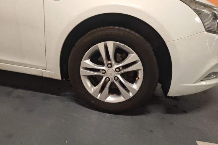 Used Chevrolet Cruze 2015 1.5L Classic SE AT Right Front Wheel Hub