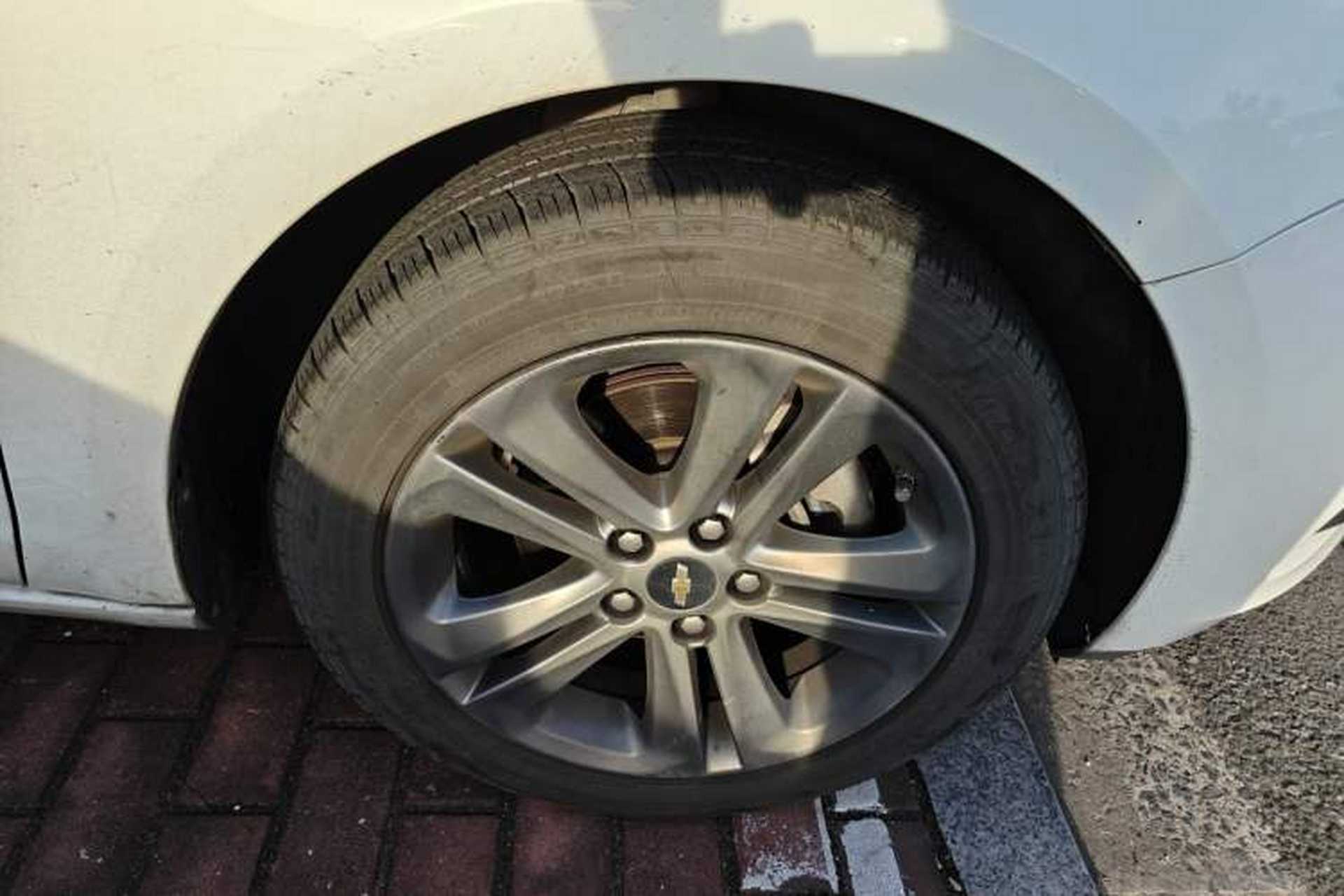 Used Chevrolet Cruze 2015 1.4T DCG Luxury Edition Right Front Wheel Hub