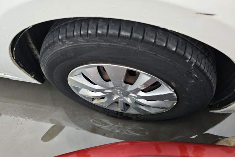 Used Chevrolet Cruze 2015 1.5L Classic SL MT Right Front Wheel Hub