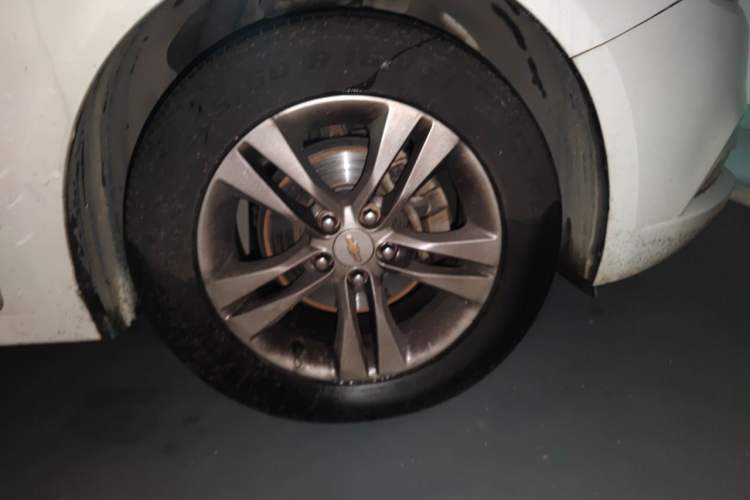 Used Chevrolet Cruze 2015 1.5L Classic SE AT Right Front Wheel Hub