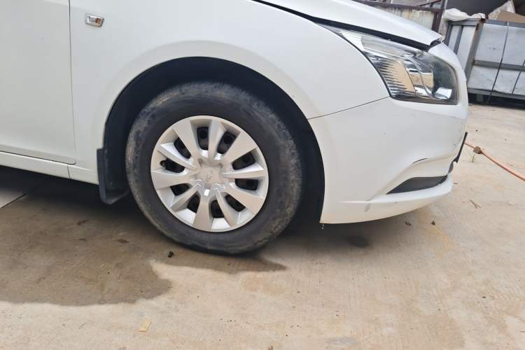 Used Chevrolet Cruze 2015 1.5L Classic SL MT Right Front Wheel Hub