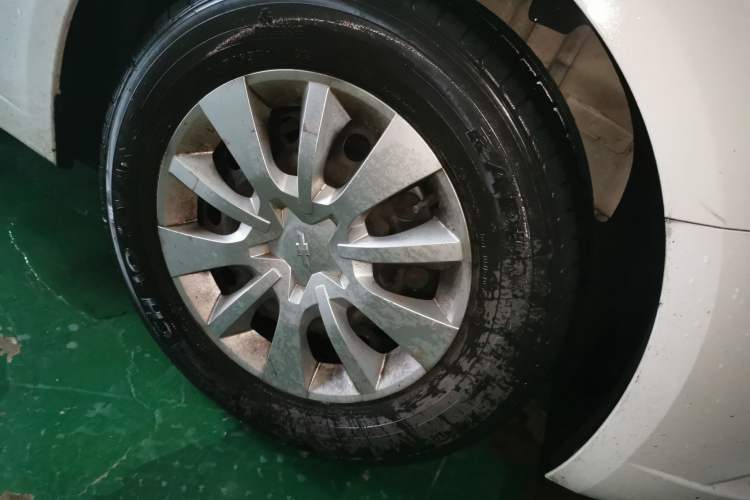 Used Chevrolet Cruze 2015 1.5L Classic SL MT Right Front Wheel Hub