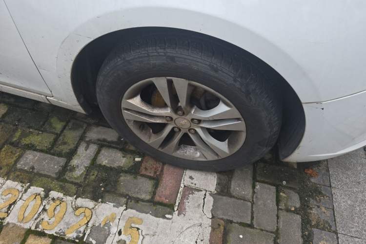 Used Chevrolet Cruze 2015 1.5L Classic SE MT Right Front Wheel Hub