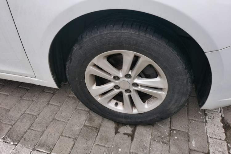Used Chevrolet Cruze 2015 1.5L Classic SL MT Right Front Wheel Hub