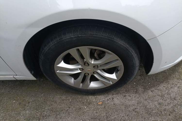 Used Chevrolet Cruze 2015 1.5L Classic SE MT Right Front Wheel Hub
