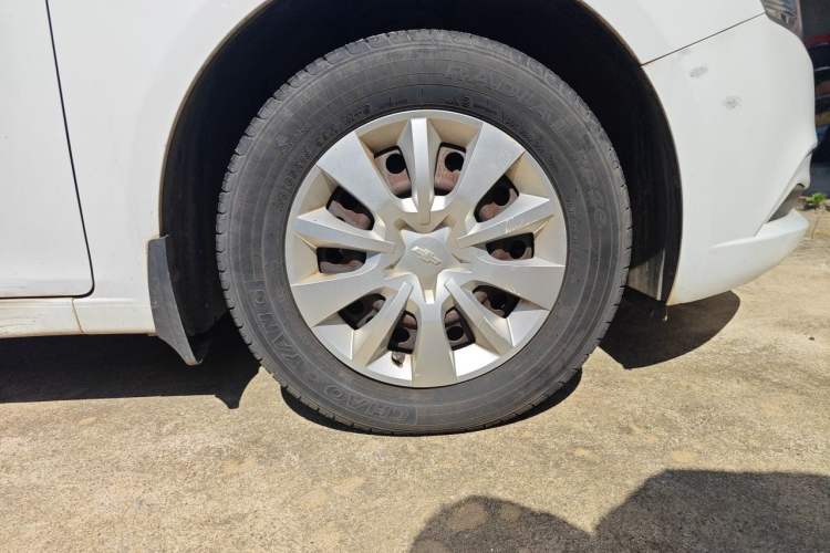 Used Chevrolet Cruze 2015 1.5L Classic SL MT Right Front Wheel Hub