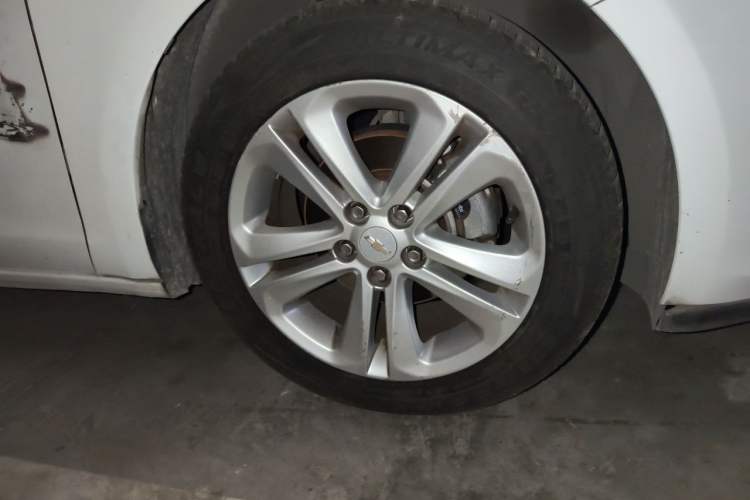 Used Chevrolet Cruze 2015 1.5L Automatic Luxury Edition Right Front Wheel Hub