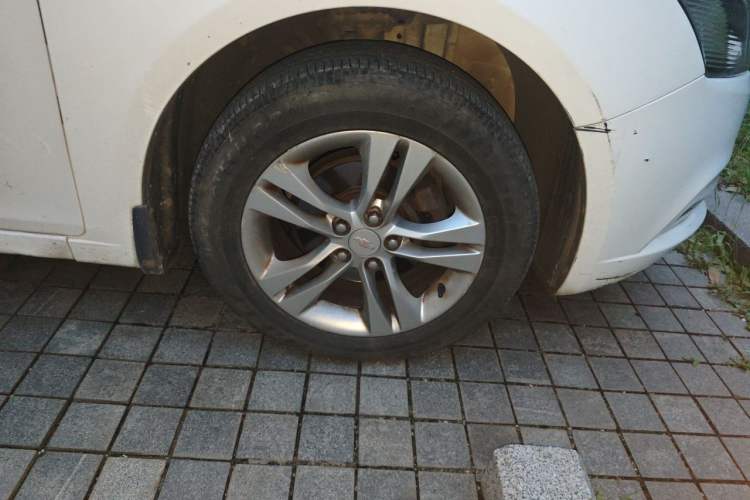 Used Chevrolet Cruze 2015 1.5L Classic SE AT Right Front Wheel Hub