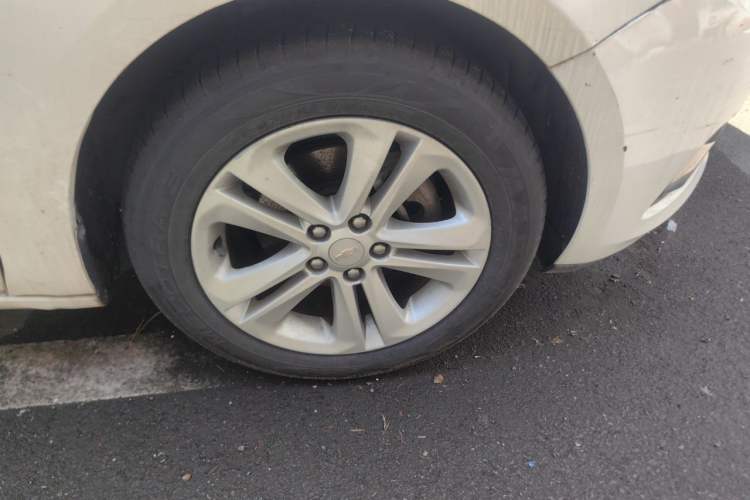 Used Chevrolet Cruze 2015 1.5L Automatic Luxury Edition Right Front Wheel Hub