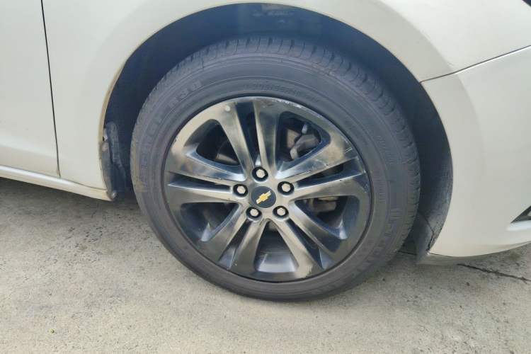 Used Chevrolet Cruze 2015 1.4T DCG Luxury Edition Right Front Wheel Hub