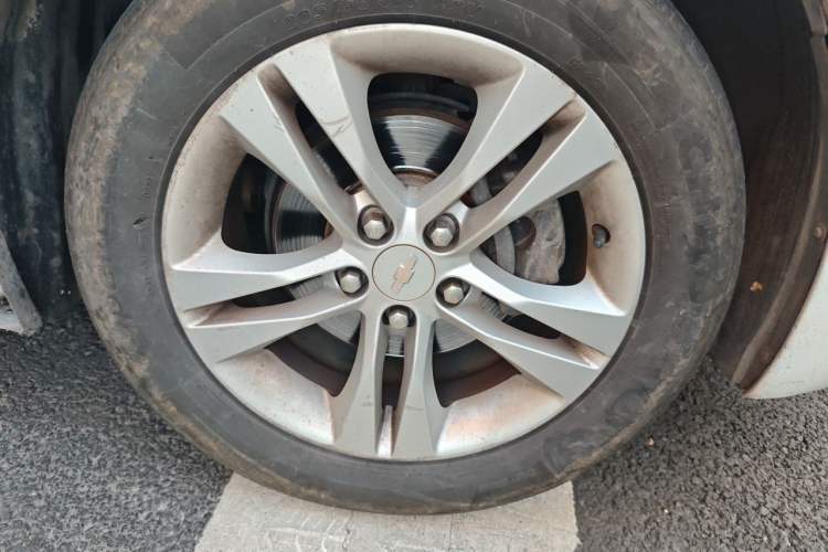 Used Chevrolet Cruze 2015 1.5L Classic SE AT Right Front Wheel Hub