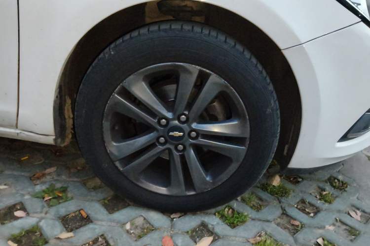 Used Chevrolet Cruze 2015 1.4T DCG Luxury Edition Right Front Wheel Hub
