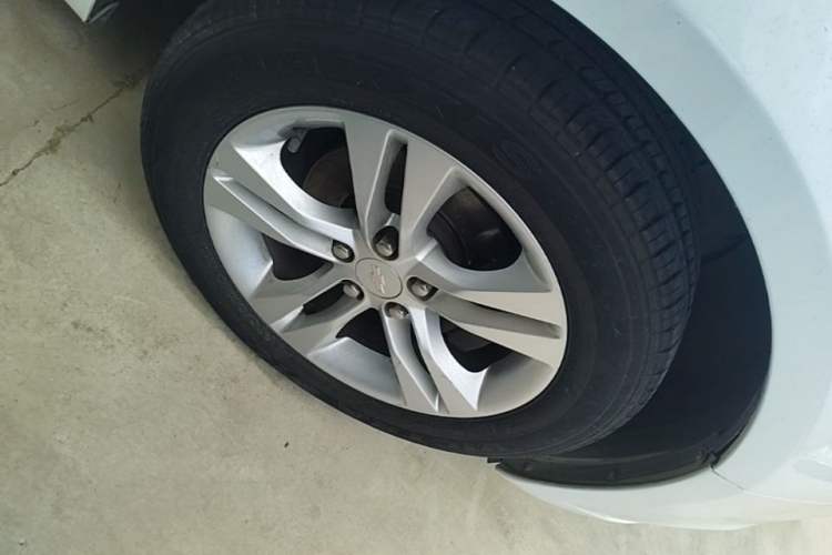 Used Chevrolet Cruze 2015 1.5L Classic SE MT Right Front Wheel Hub
