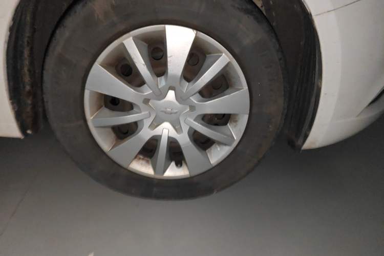 Used Chevrolet Cruze 2015 1.5L Classic SL MT Right Front Wheel Hub