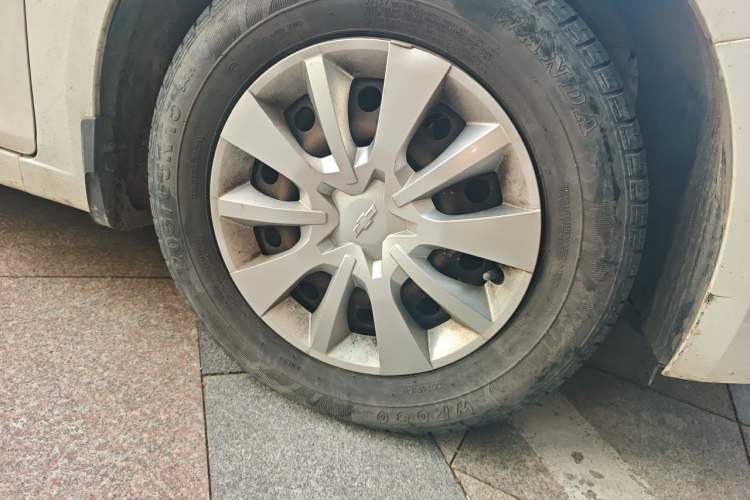 Used Chevrolet Cruze 2015 1.5L Classic SL MT Right Front Wheel Hub