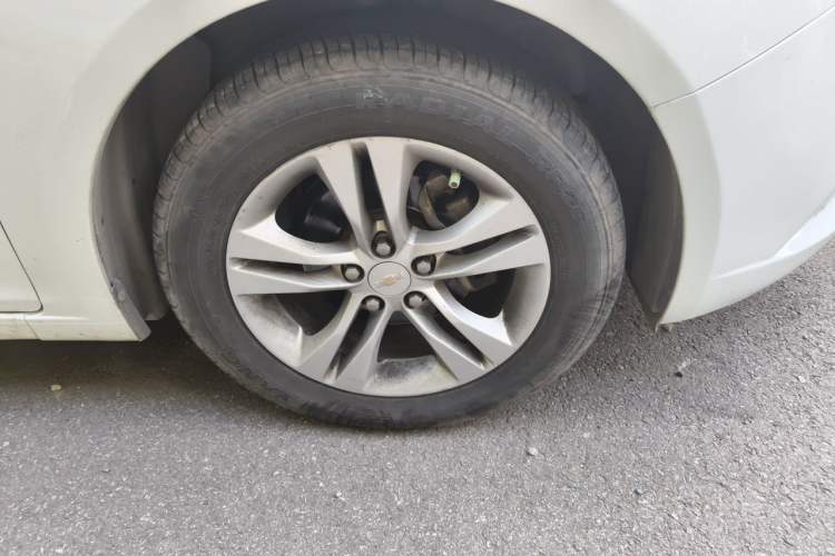 Used Chevrolet Cruze 2015 1.5L Classic SE MT Right Front Wheel Hub