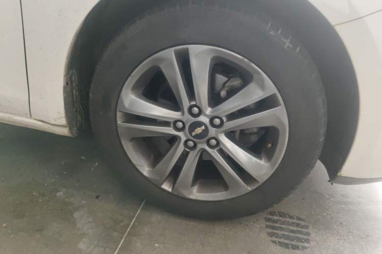 Used Chevrolet Cruze 2015 1.4T DCG Luxury Edition Right Front Wheel Hub