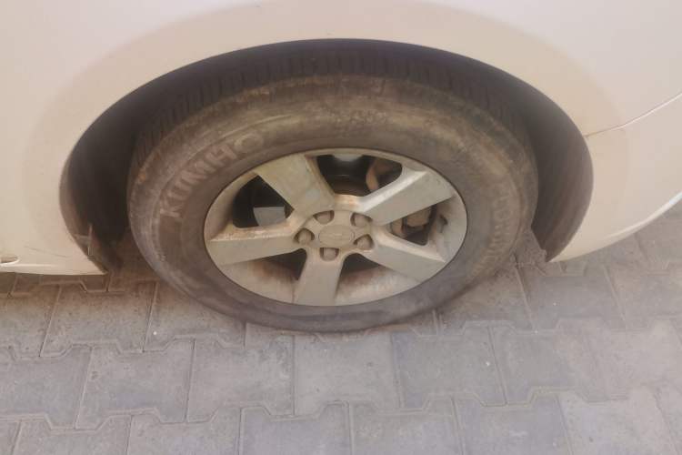 Used Chevrolet Cruze 2015 1.5L Classic SL MT Right Front Wheel Hub