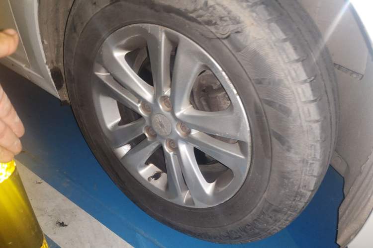 Used Chevrolet Cruze 2015 1.5L Classic SL MT Right Front Wheel Hub