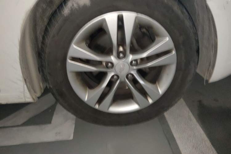 Used Chevrolet Cruze 2015 1.5L Classic SE MT Right Front Wheel Hub