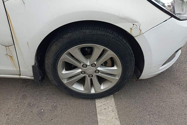 Used Chevrolet Cruze 2015 1.5L Manual Elite Edition Right Front Wheel Hub