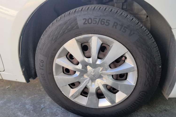 Used Chevrolet Cruze 2015 1.5L Classic SL MT Right Front Wheel Hub