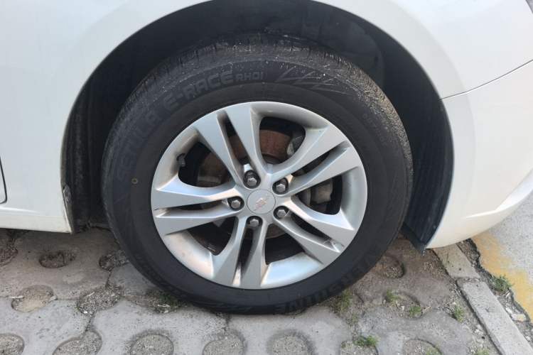 Used Chevrolet Cruze 2015 1.5L Classic SE AT Right Front Wheel Hub