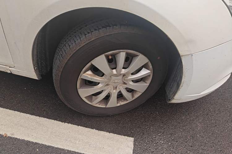 Used Chevrolet Cruze 2015 1.5L Classic SL MT Right Front Wheel Hub