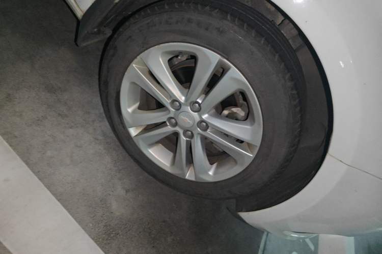 Used Chevrolet Cruze 2015 1.5L Automatic Fashion Navigation Edition Right Front Wheel Hub