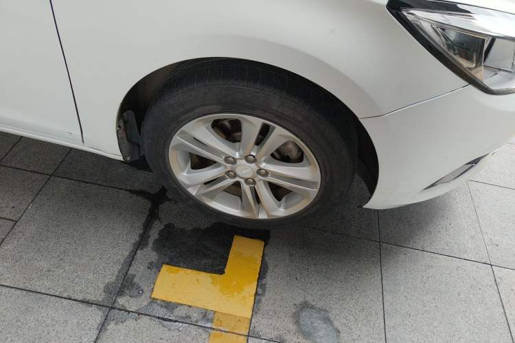 Used Chevrolet Cruze 2015 1.5L Manual Elite Edition Right Front Wheel Hub
