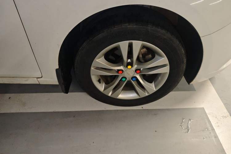 Used Chevrolet Cruze 2015 1.5L Classic SE AT Right Front Wheel Hub
