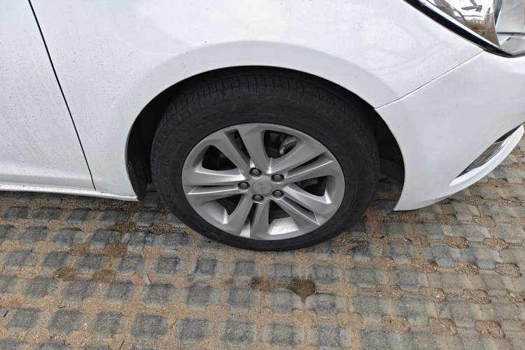 Used Chevrolet Cruze 2015 1.5L Manual Elite Edition Right Front Wheel Hub