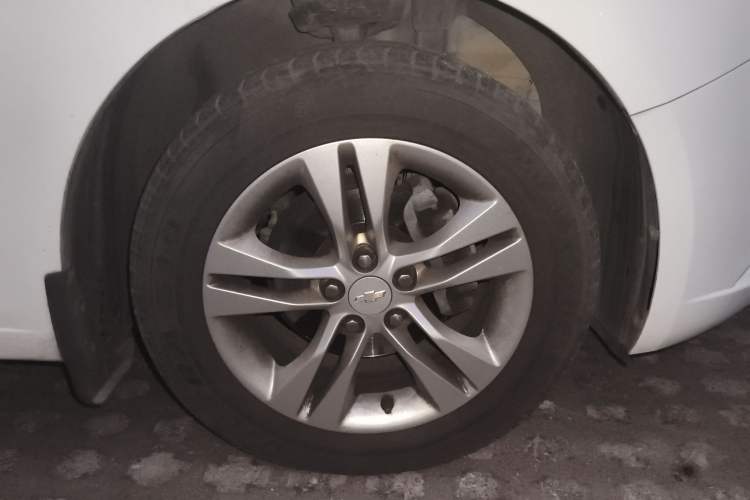 Used Chevrolet Cruze 2015 1.5L Classic SE MT Right Front Wheel Hub