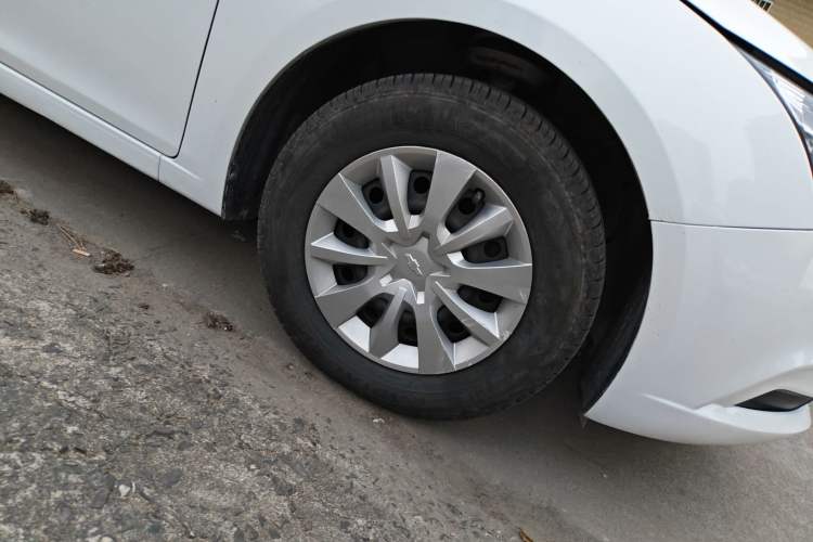 Used Chevrolet Cruze 2015 1.5L Classic SL MT Right Front Wheel Hub