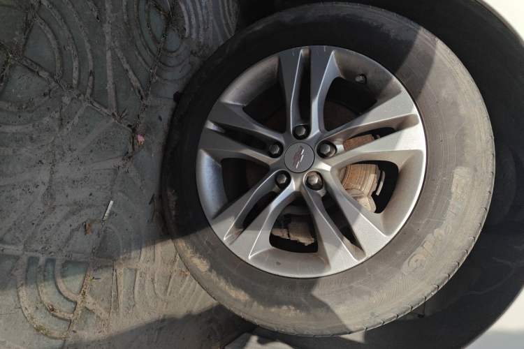 Used Chevrolet Cruze 2015 1.5L Classic SE AT Right Front Wheel Hub