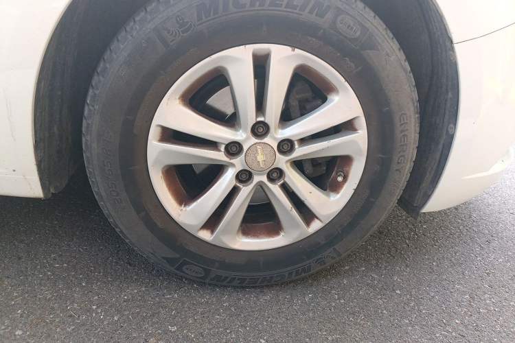 Used Chevrolet Cruze 2015 1.5L Classic SL MT Right Front Wheel Hub