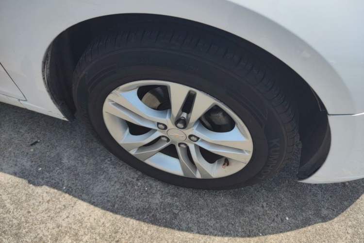 Used Chevrolet Cruze 2015 1.5L Classic SE AT Right Front Wheel Hub