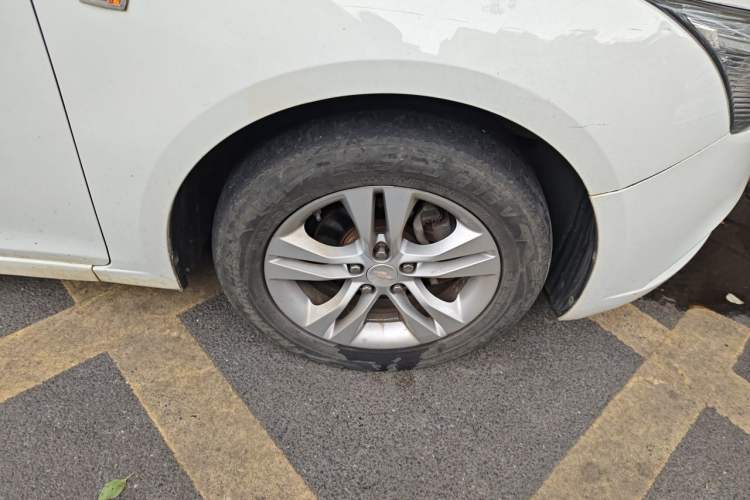 Used Chevrolet Cruze 2015 1.5L Classic SE AT Right Front Wheel Hub