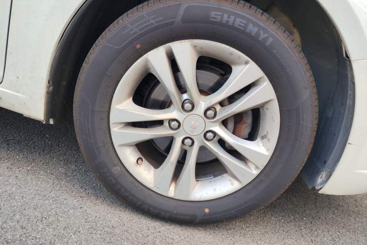 Used Chevrolet Cruze 2015 1.5L Classic SE AT Right Front Wheel Hub