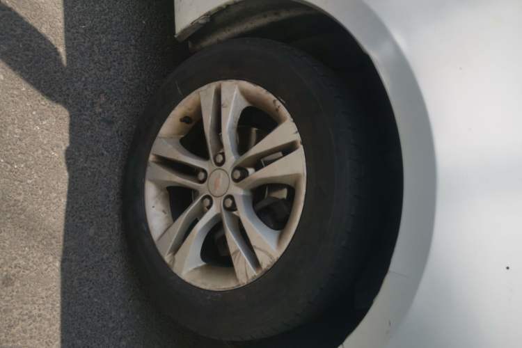 Used Chevrolet Cruze 2015 1.5L Classic SE AT Right Front Wheel Hub
