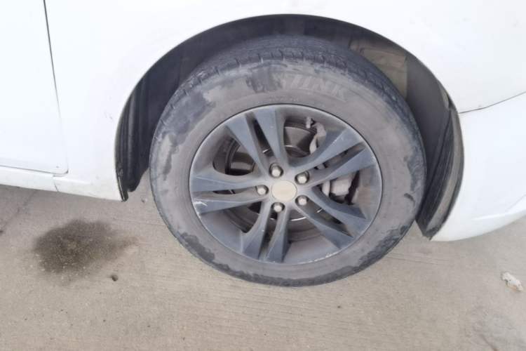 Used Chevrolet Cruze 2015 1.5L Classic SE AT Right Front Wheel Hub