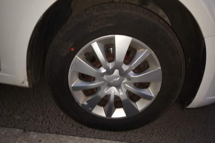 Used Chevrolet Cruze 2015 Hatchback 1.6L Manual Comfort Edition Right Front Wheel Hub