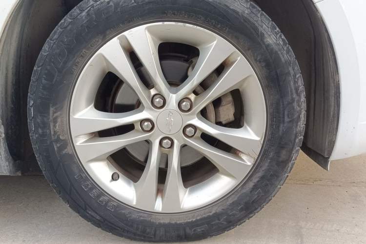 Used Chevrolet Cruze 2015 1.5L Classic SE AT Right Front Wheel Hub