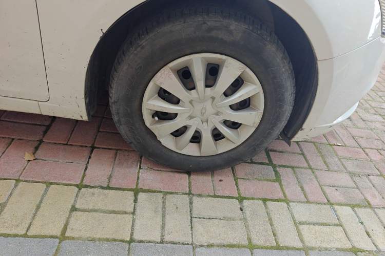 Used Chevrolet Cruze 2015 1.5L Classic SL MT Right Front Wheel Hub