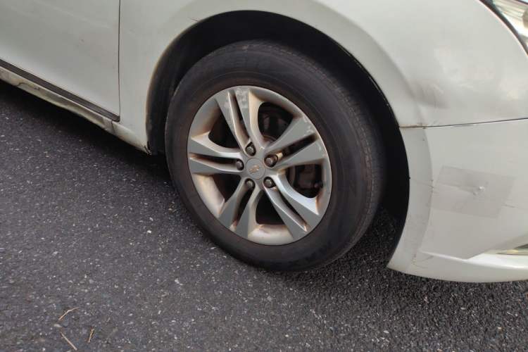 Used Chevrolet Cruze 2015 1.5L Classic SE AT Right Front Wheel Hub