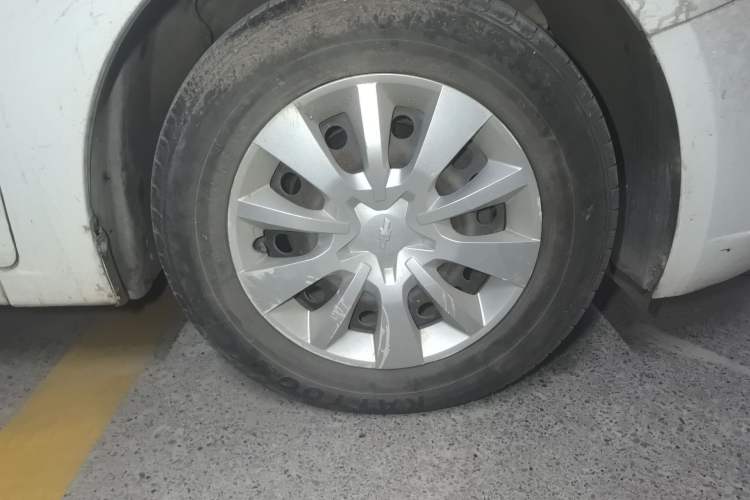Used Chevrolet Cruze 2015 1.5L Classic SL MT Right Front Wheel Hub