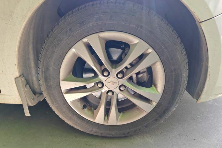 Used Chevrolet Cruze 2015 1.5L Classic SE MT Right Front Wheel Hub