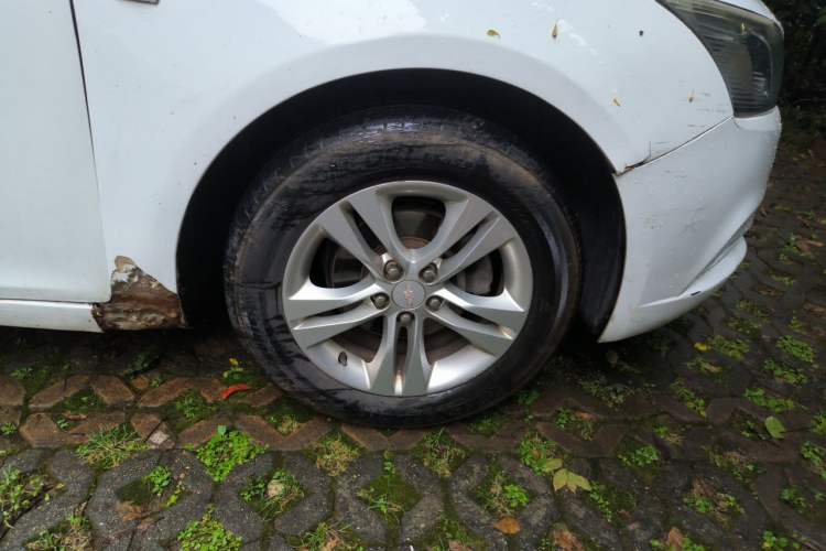 Used Chevrolet Cruze 2015 1.5L Classic SE AT Right Front Wheel Hub