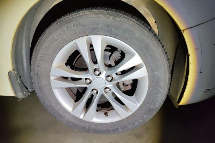 Used Chevrolet Cruze 2015 1.5L Classic SE AT Right Front Wheel Hub